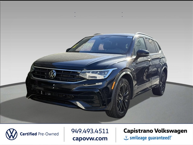 2022 Volkswagen Tiguan SE R-Line Black's photo