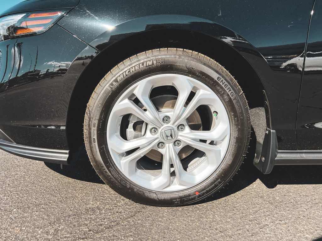 2025 Honda Accord LX photo 4