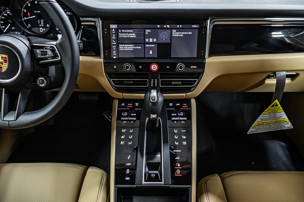 2025 Porsche Macan T photo 15
