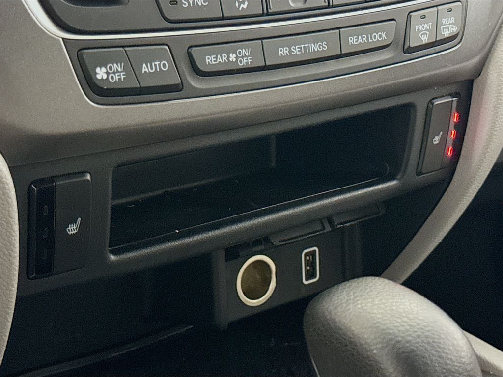 2020 Honda Pilot EX photo 17