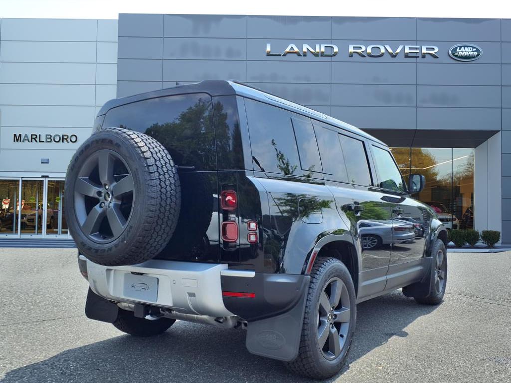 2025 Land Rover Defender 110 S photo 2