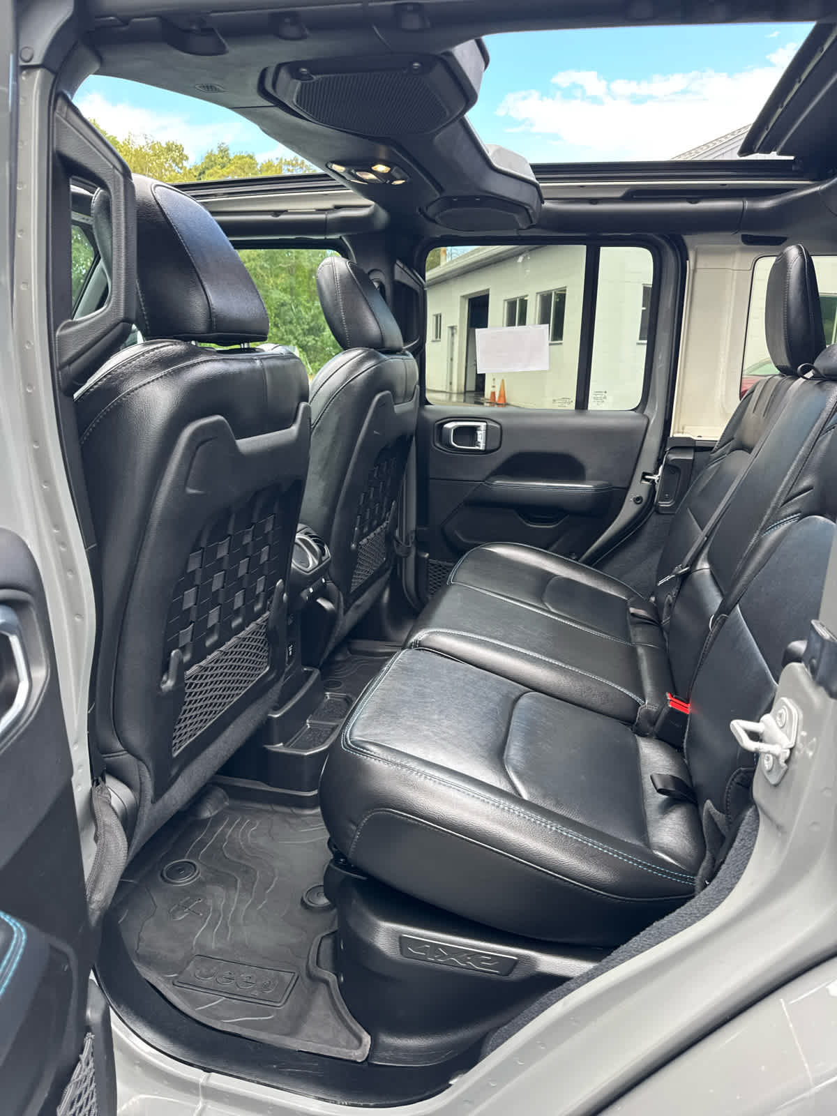 2022 Jeep Wrangler 4xe Unlimited Rubicon photo 12