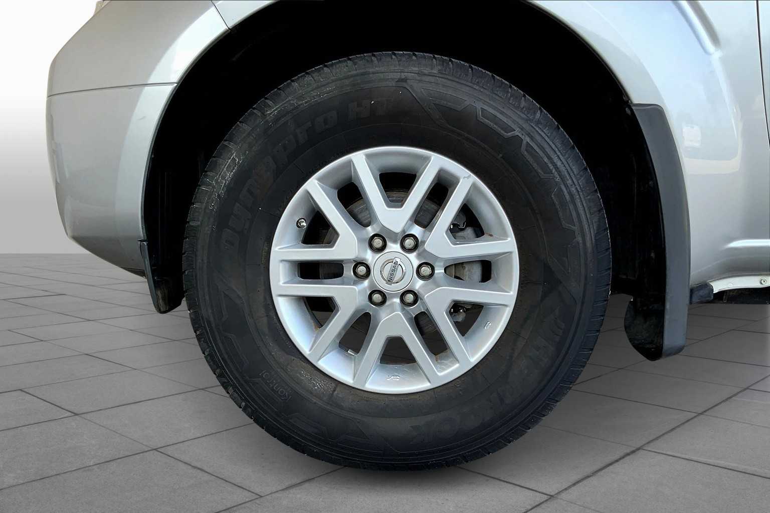 2017 Nissan Frontier SV photo 10