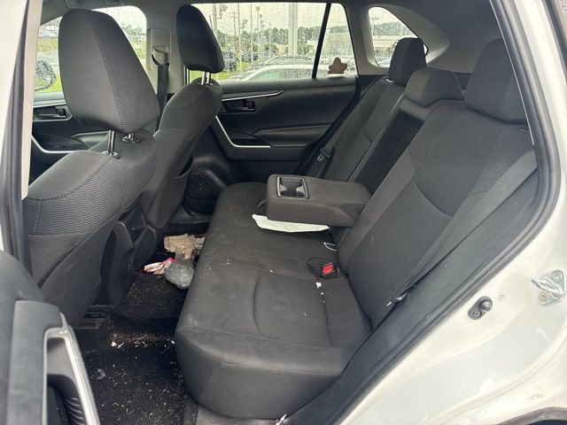 2019 Toyota RAV4 LE photo 6