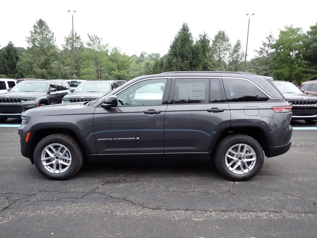 2025 Jeep Grand Cherokee Laredo X photo 2