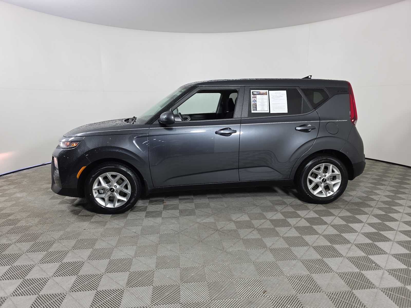 2022 Kia Soul LX photo 3
