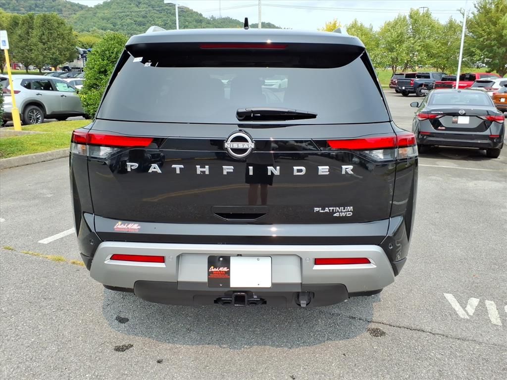 2025 Nissan Pathfinder Platinum photo 4