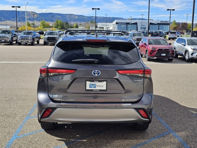 2021 Toyota Highlander Hybrid Platinum photo 3