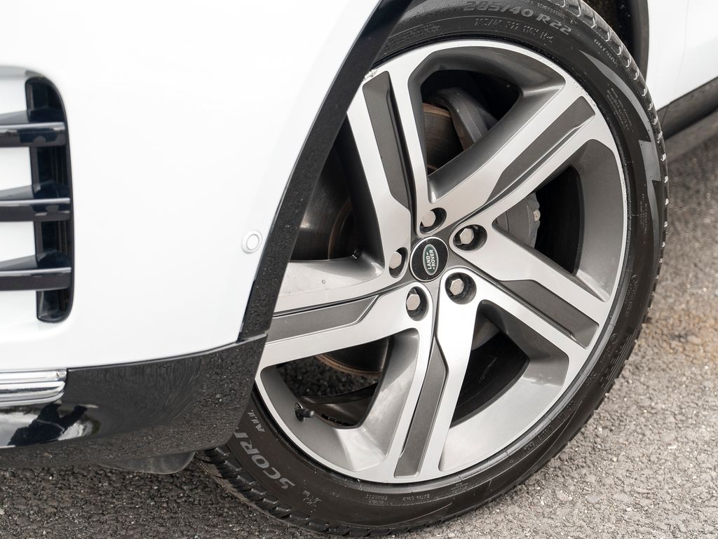 2023 Land Rover Discovery HSE R-Dynamic photo 9