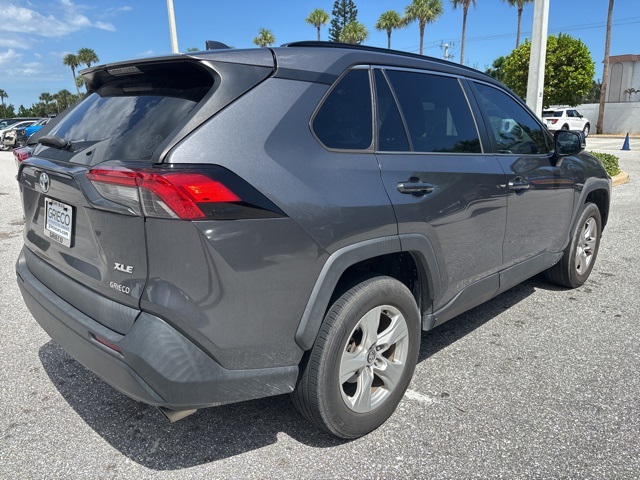 2020 Toyota RAV4 XLE photo 3