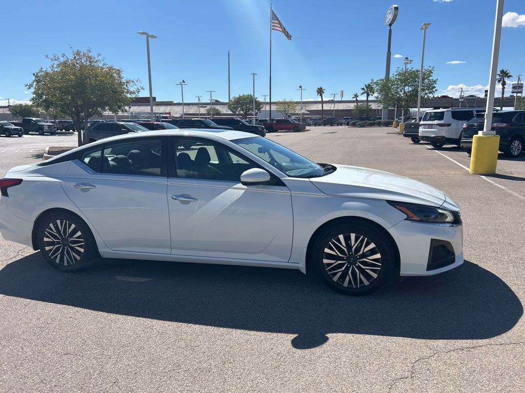 2023 Nissan Altima 2.5 SV photo 7