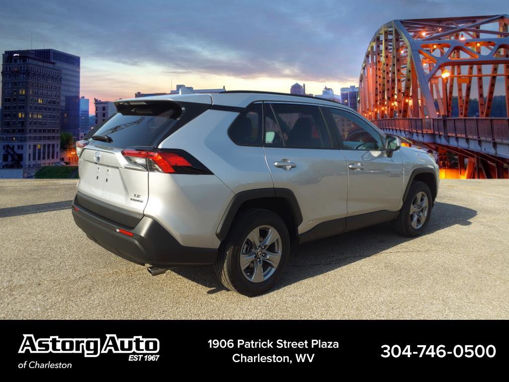 2022 Toyota RAV4 Hybrid LE photo 3