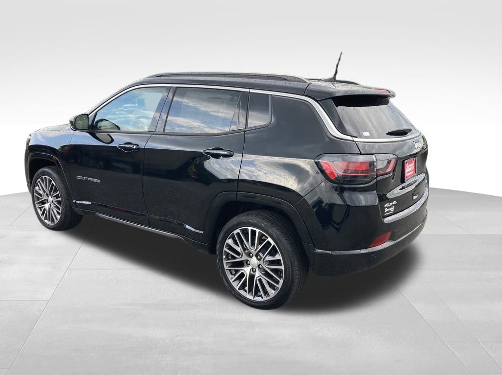 2024 Jeep Compass Limited photo 2