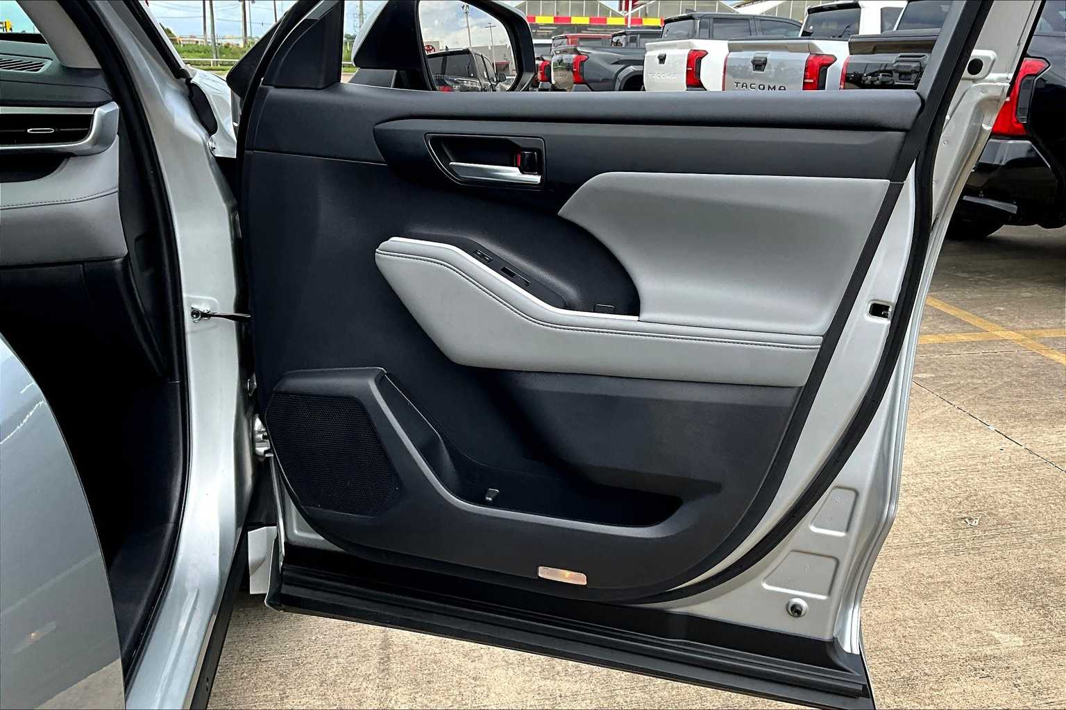 2022 Toyota Highlander Hybrid XLE photo 20