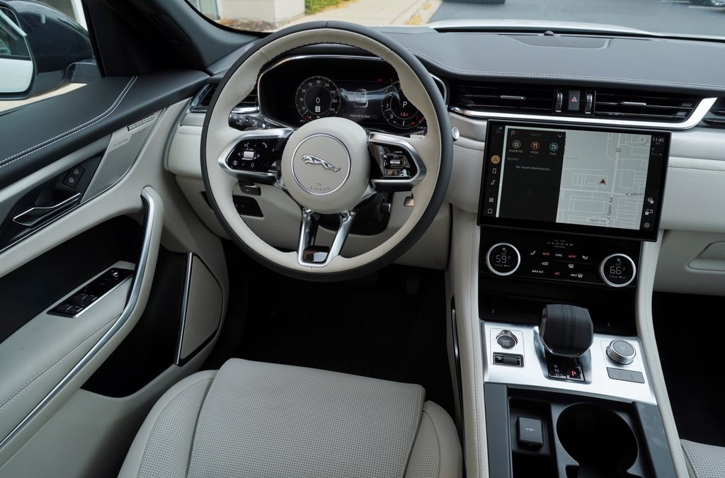 2025 JAGUAR F-PACE - Image 15