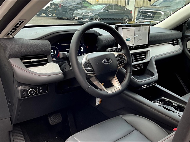 2025 Ford Explorer photo 4