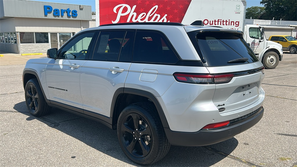 2023 Jeep Grand Cherokee Altitude photo 4