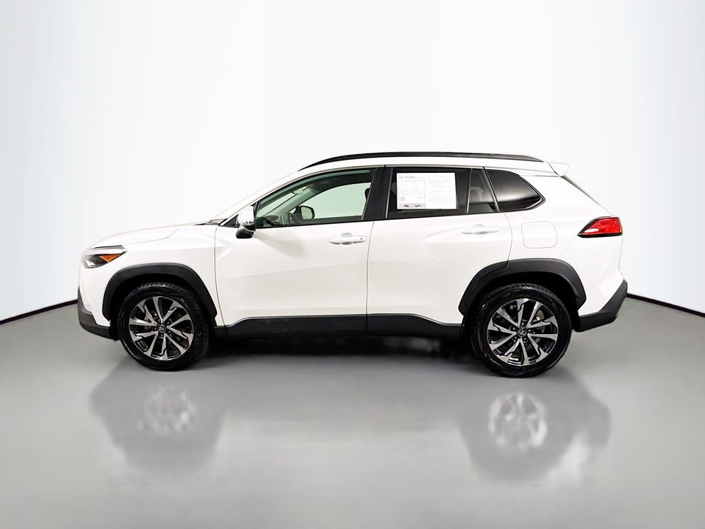 2023 Toyota Corolla Cross XLE photo 4