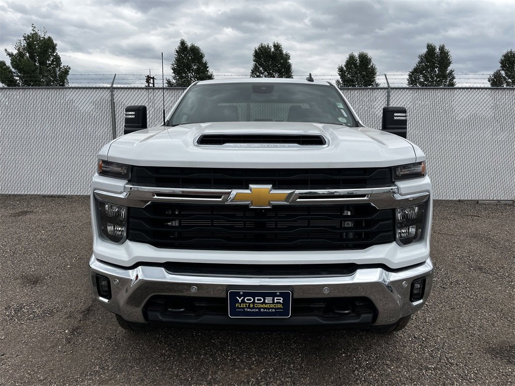 2025 Chevrolet Silverado 2500HD LT photo 2