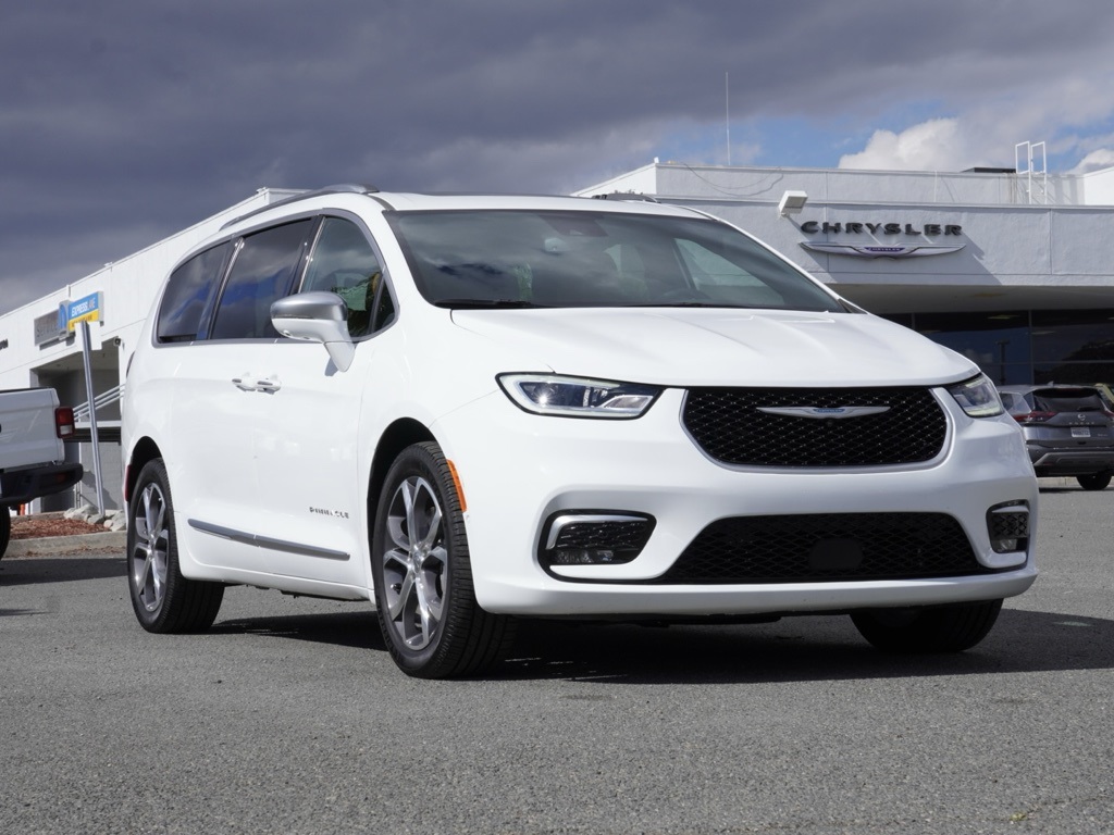 2021 Chrysler Pacifica Pinnacle's photo