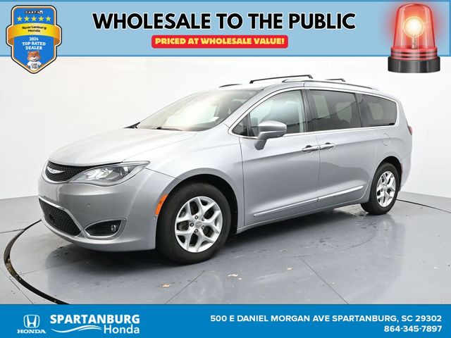 2017 Chrysler Pacifica Touring-L Plus's photo