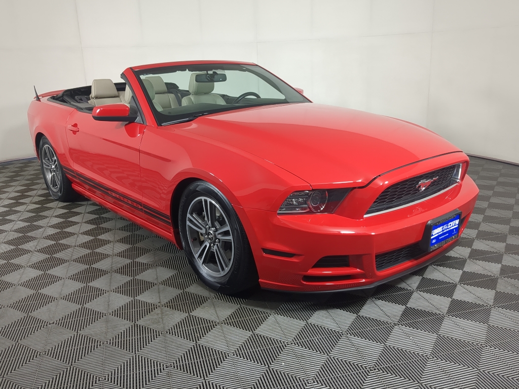 2013 Ford Mustang V6 Premium photo 2