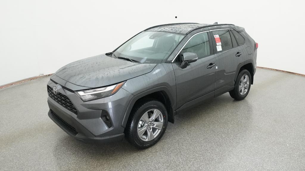 2025 Toyota RAV4 XLE's photo