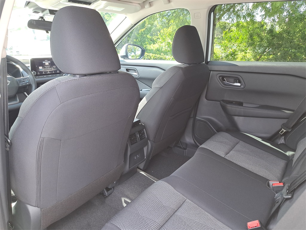 2026 Nissan Rogue SV photo 11