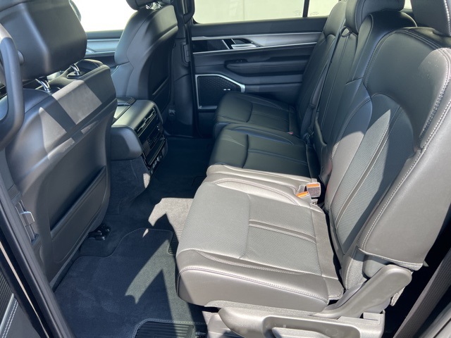 2025 Jeep Wagoneer Base photo 15