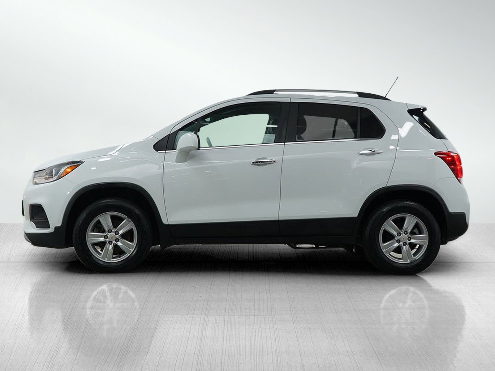Used 2020 Chevrolet Trax LT with VIN KL7CJPSB6LB058119 for sale in Minneapolis, Minnesota