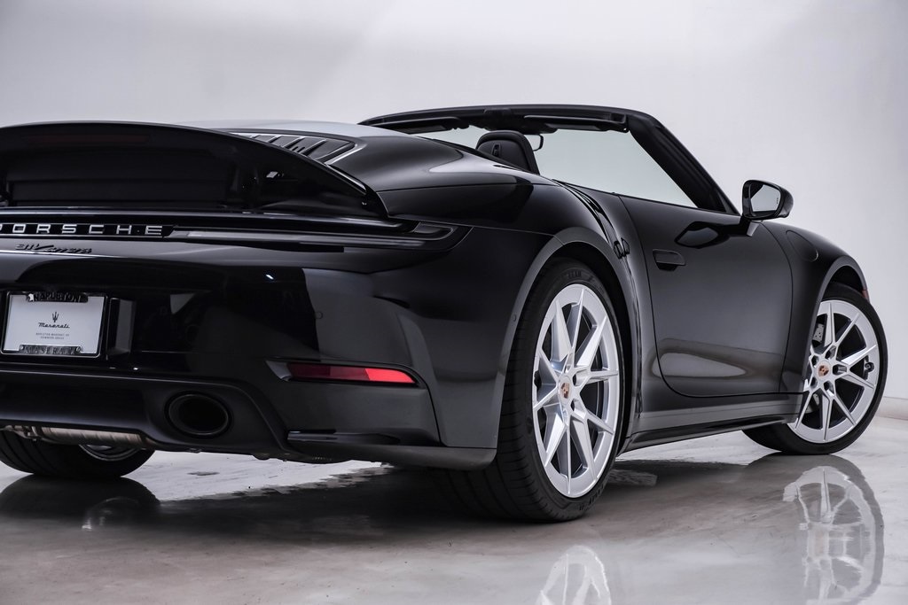 2025 Porsche 911 photo 12