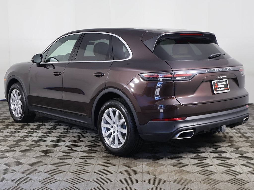 2022 Porsche Cayenne Base photo 2
