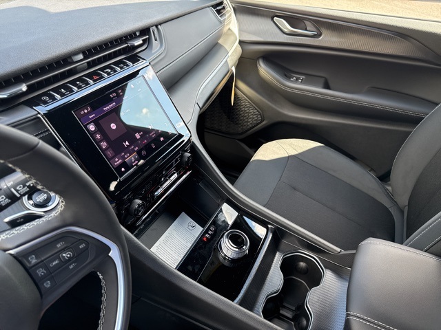 2025 Jeep Grand Cherokee Laredo X photo 39