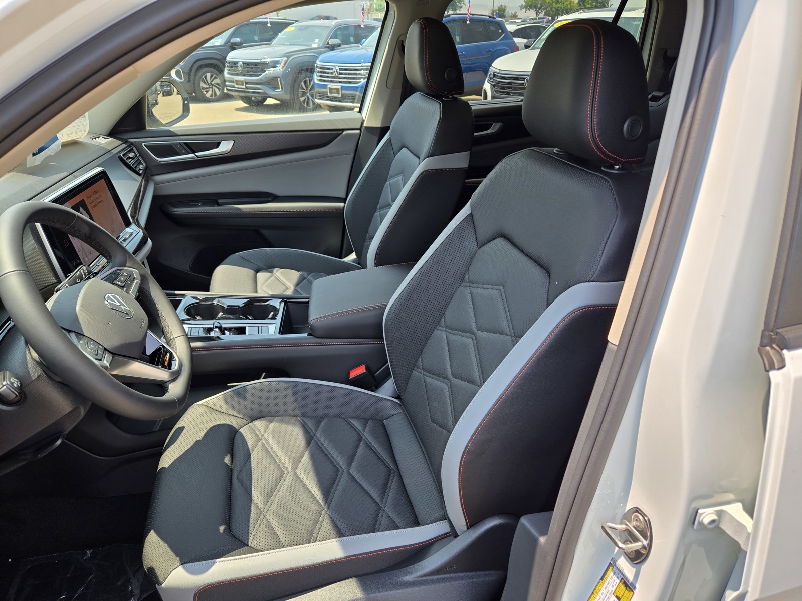2025 Volkswagen Atlas SE Technology Peak Edition photo 10