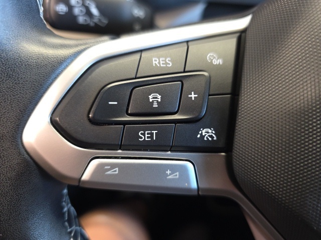 2023 Volkswagen Taos SEL photo 23