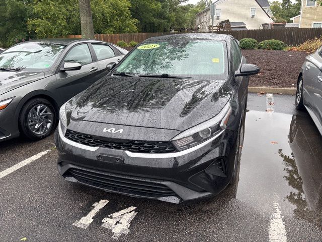 2023 Kia Forte LXS photo 2