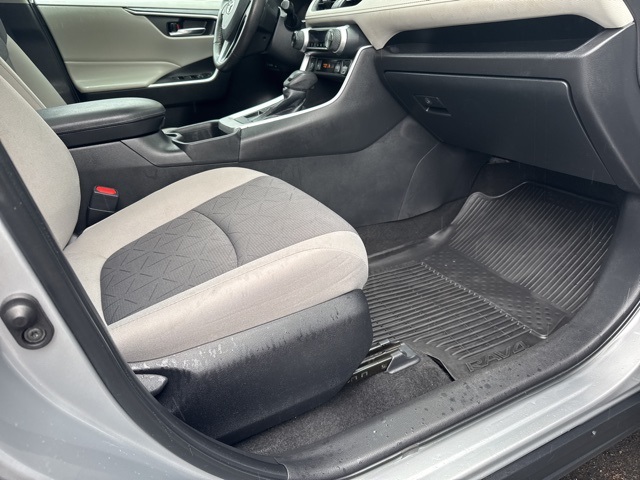 2022 Toyota RAV4 XLE photo 14