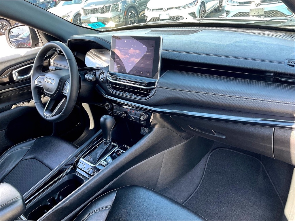 2023 Jeep Compass Altitude photo 13
