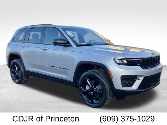 2025 Jeep Grand Cherokee Altitude's photo