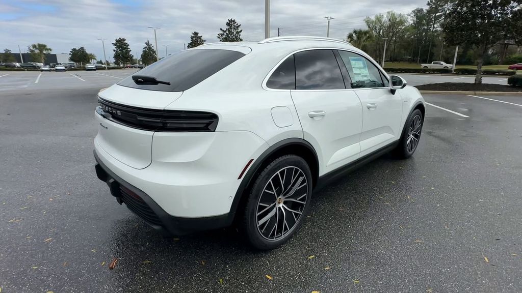2025 Porsche Macan Electric 4 photo 8