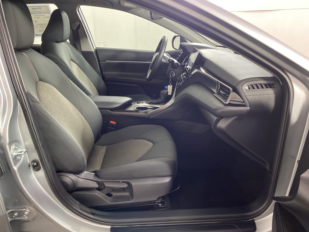 2022 Toyota Camry LE photo 14
