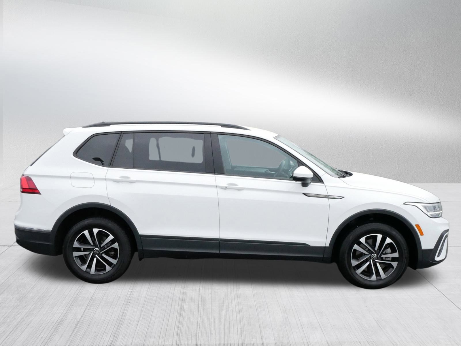 2022 Volkswagen Tiguan S photo 8