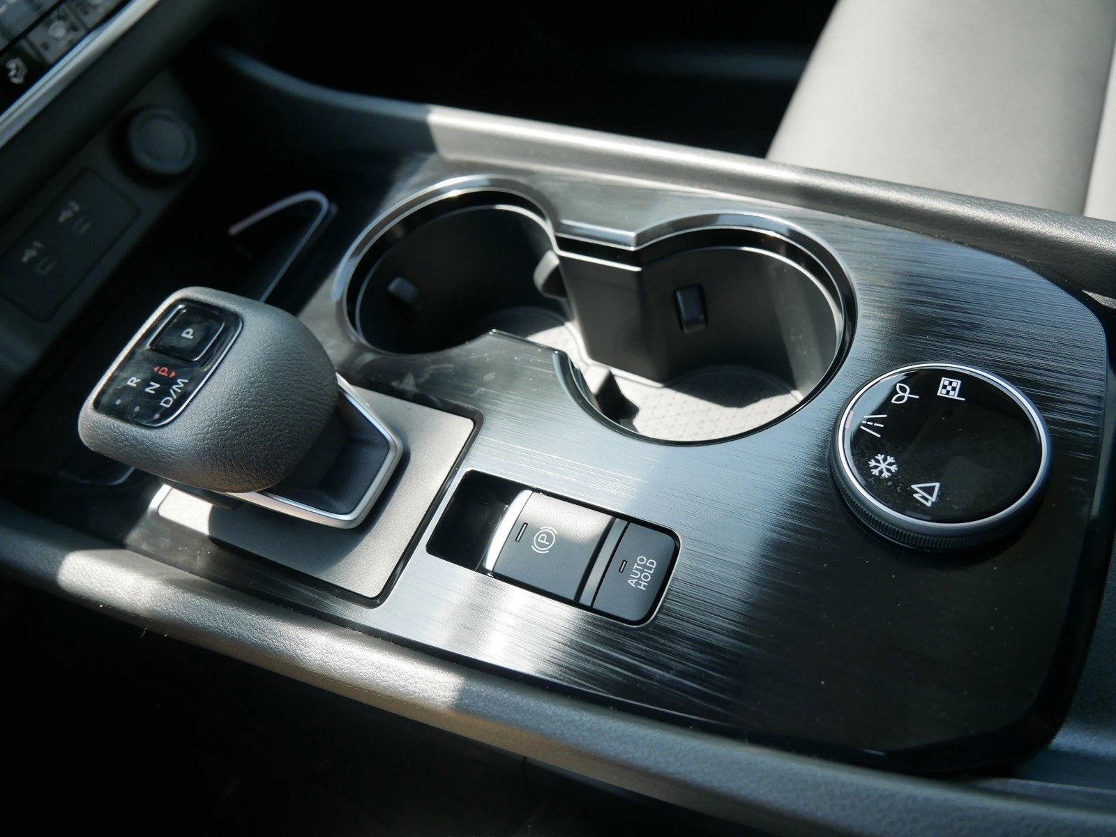 2025 Nissan Rogue SL photo 9