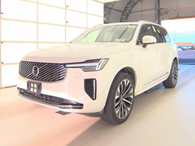2025 Volvo XC90 B5 photo 3