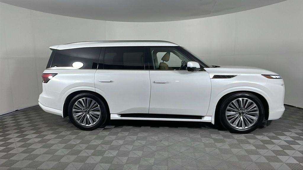 2025 Infiniti QX80 Luxe photo 2