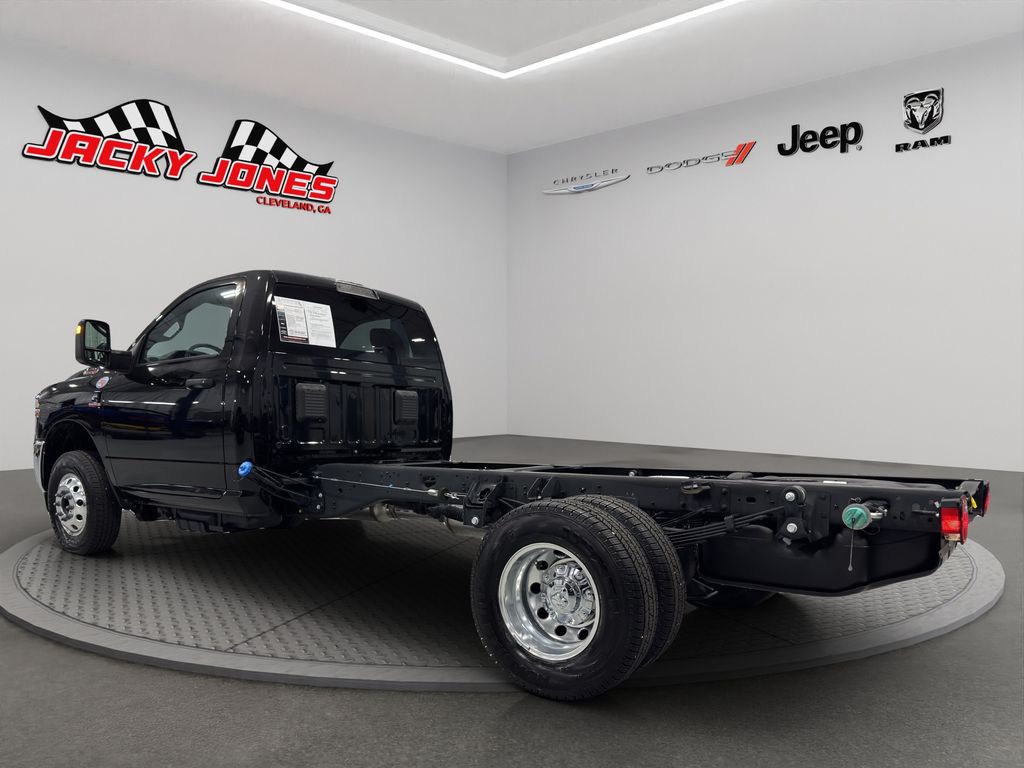 2025 Ram 3500 Tradesman photo 2