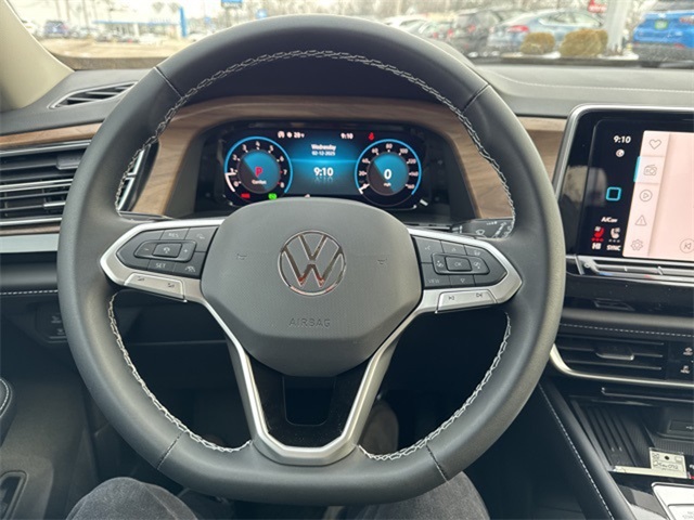 2025 Volkswagen Atlas SE Technology photo 18