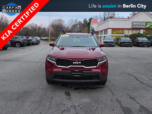2023 Kia Sorento LX photo 2