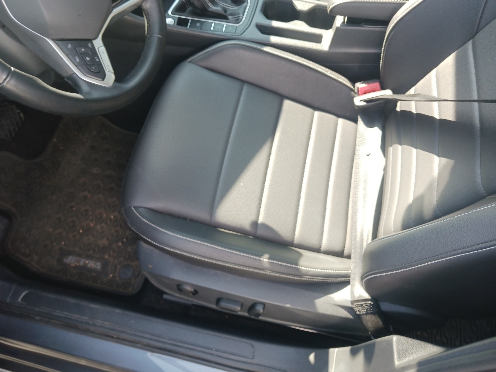 2023 Volkswagen Jetta 1.5T SE photo 5