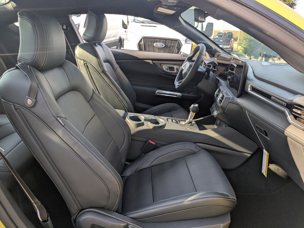 2025 Ford Mustang EcoBoost Premium photo 14